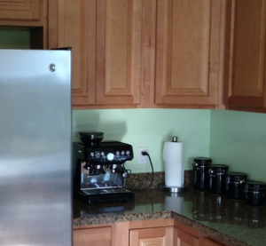 a professional house painter can help you choose a good kitchen color
